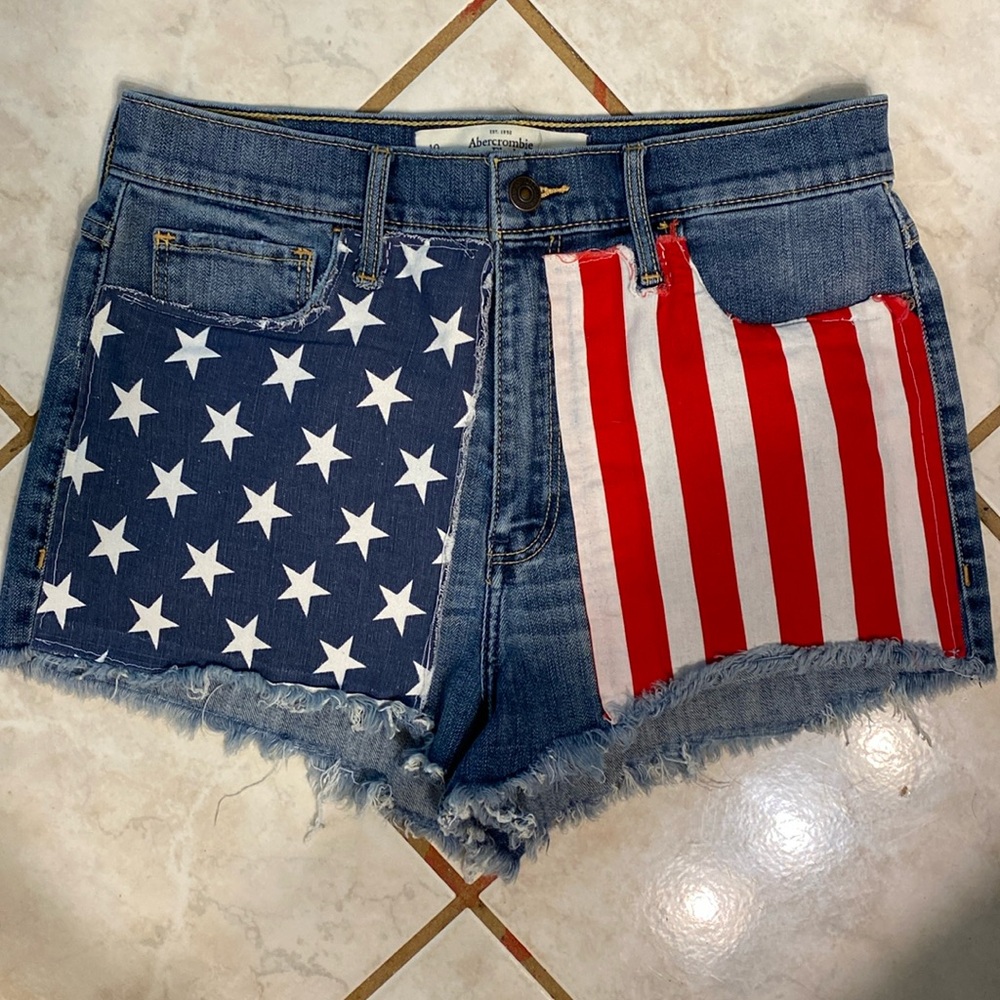 Brand new Abercrombie & Fitch shorts never worn. Size 30 fits like a 29.
